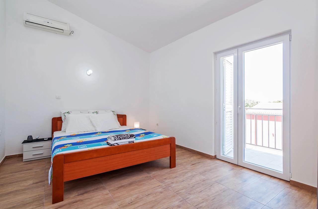 Apartment Tony With Private Pool Sukosan Exterior photo